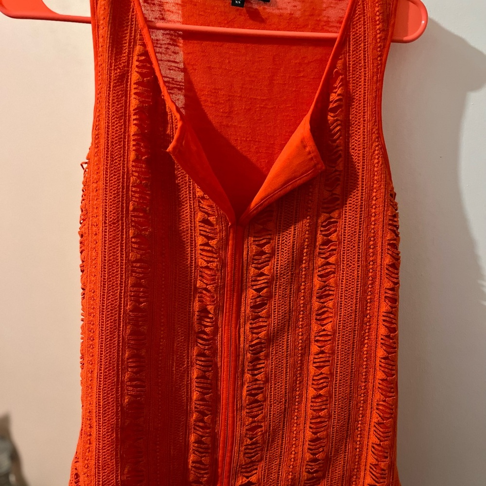 A FANTASTIC TOP FROM ANTHROPOLOGIE, SANCTUARY. ORANGE CROCHET FRONT.